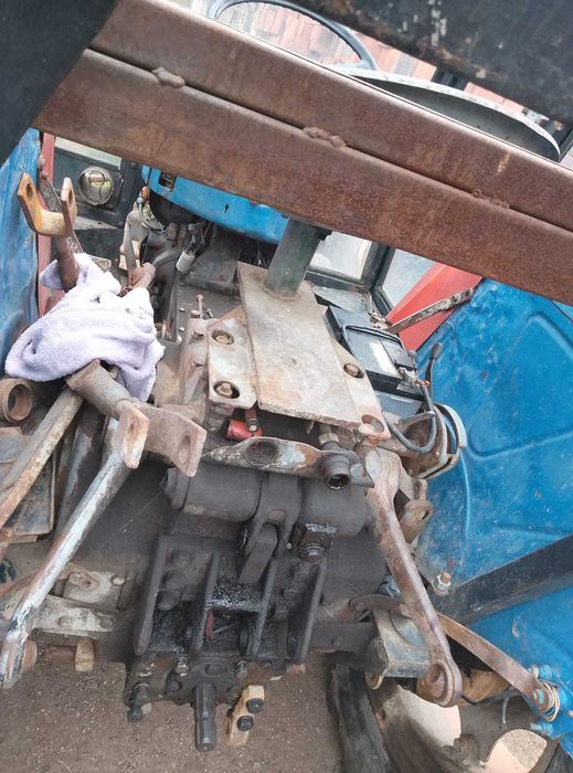 Ursus C 360 korpus tylnego mostu z dyferencjałem pompą