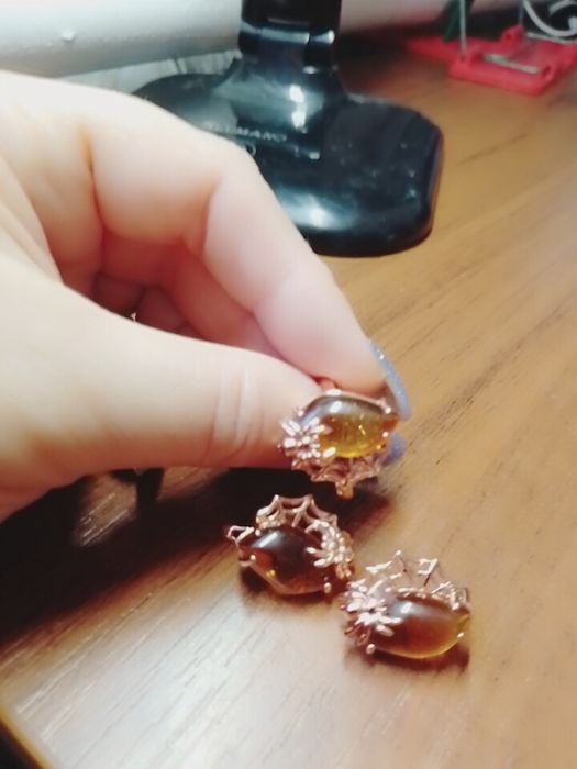 Продам сережки з бурштином