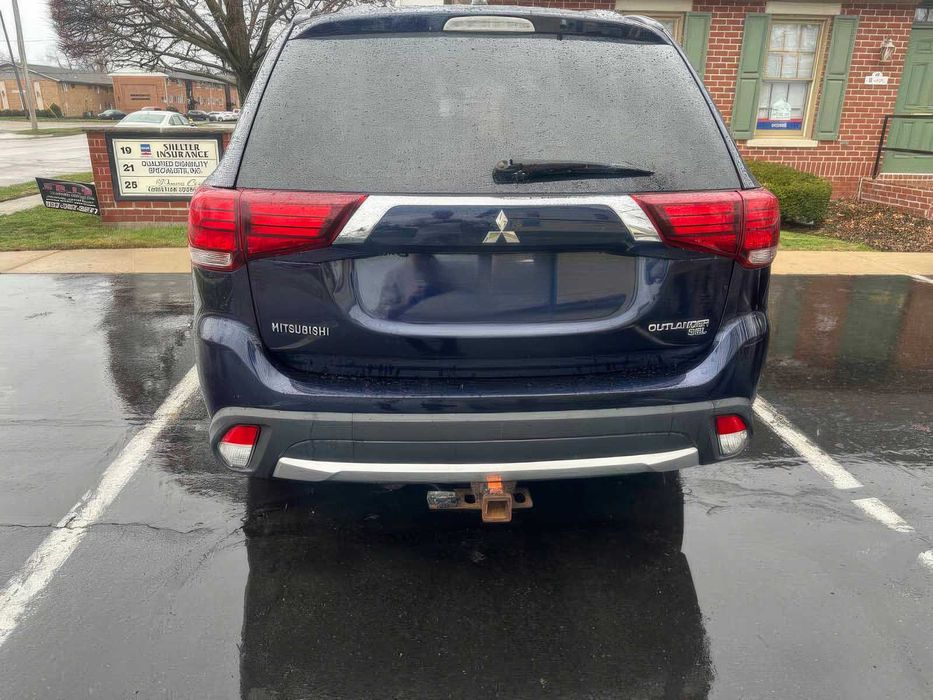 Mitsubishi Outlander      2016