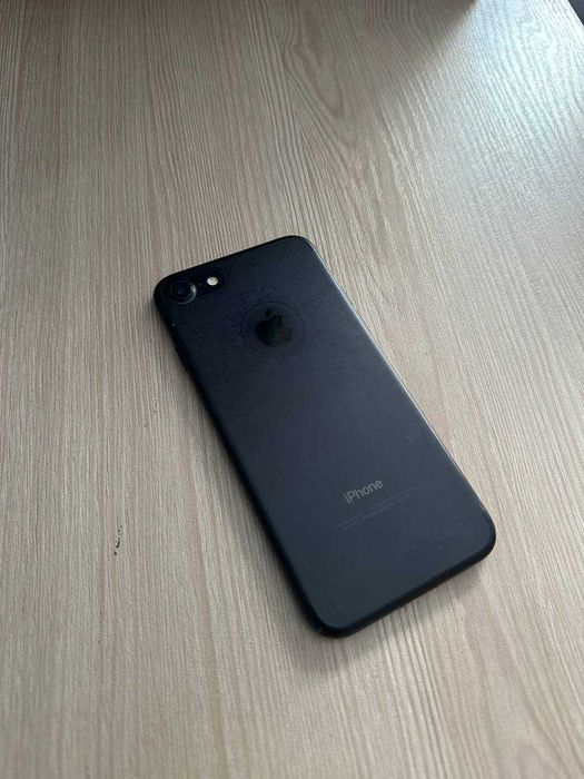Продаю iPhone 7 на 128 GB в ГАРНОМУ СТАНІ
