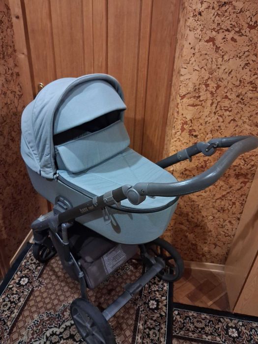 Дитяча прогулочна коляска