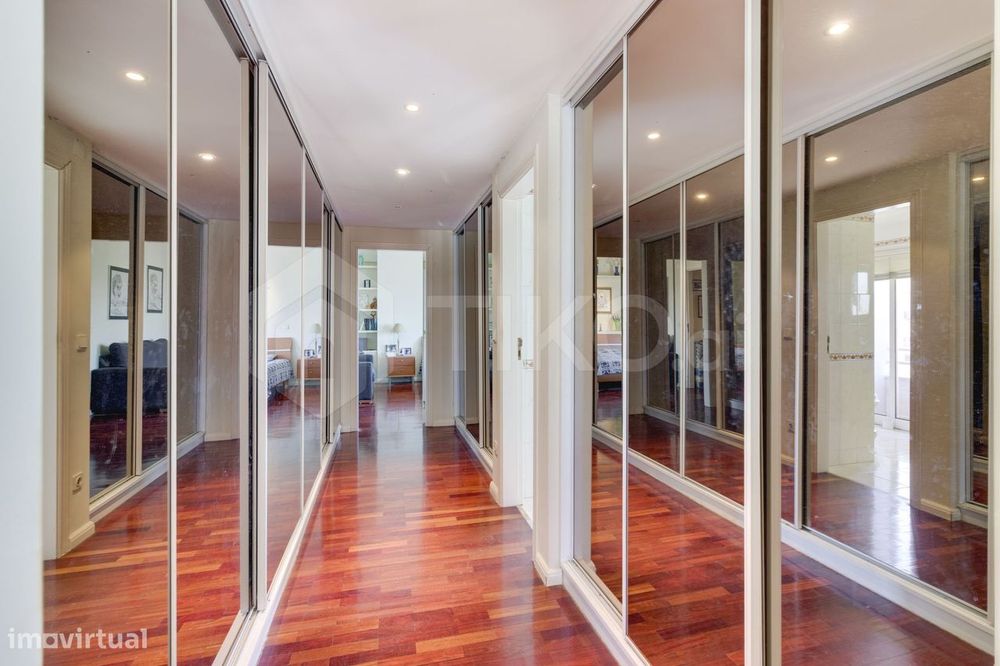 T4 com 209 m², vista 360º, sol todo o dia e garagem de 78 m² | Corroio