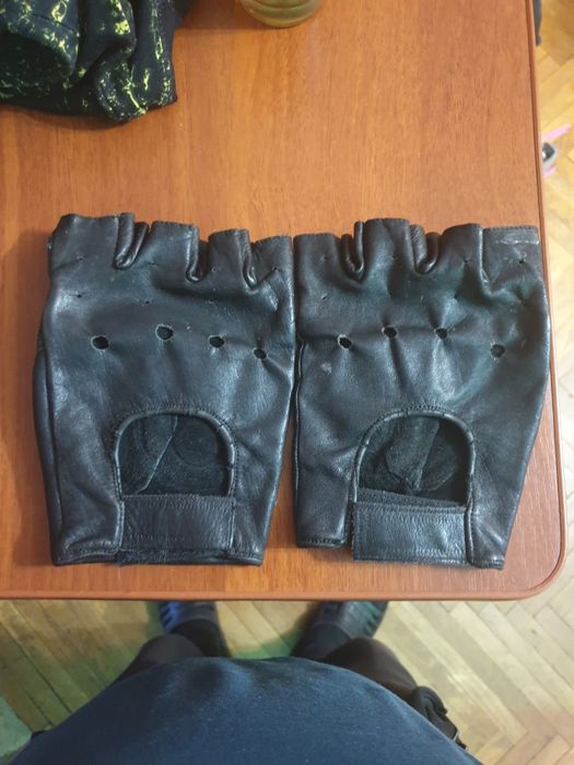Перчатки кожаные, без пальцев!