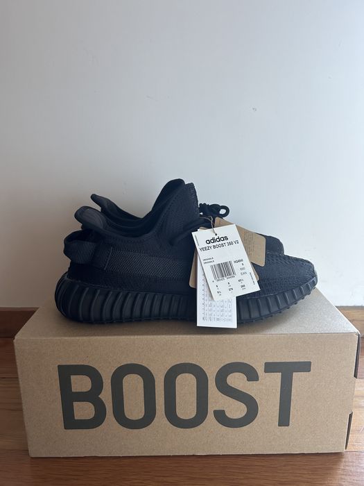Yeezy Boost 350 V2 Onyx 43 1/3