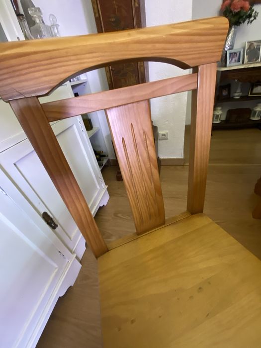 Mesa de jantar madeira com 8 cadeiras