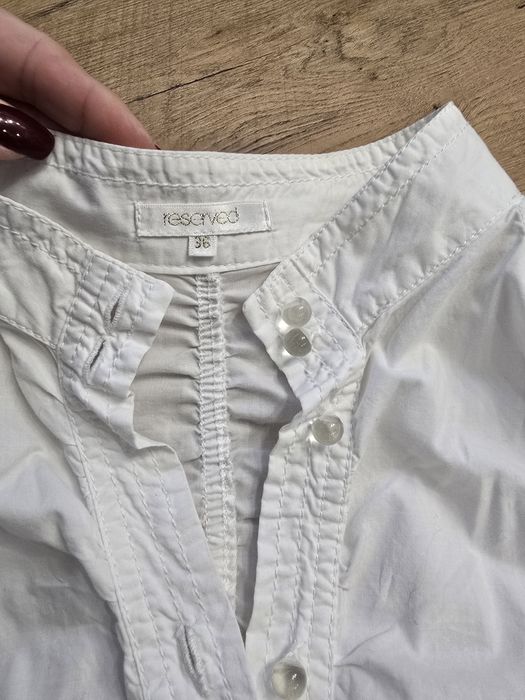 Biala koszula z marszczeniami