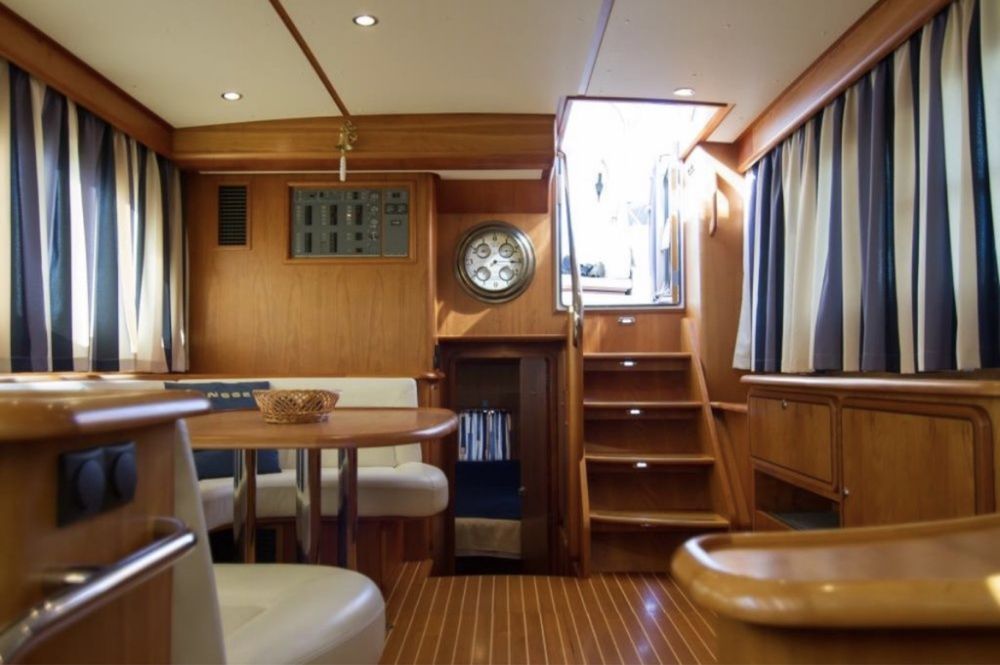 Яхта Linssen 43