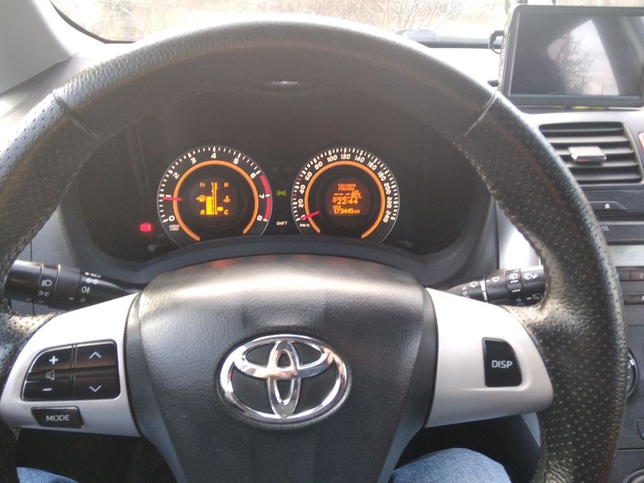 Продам Toyota auris 2011