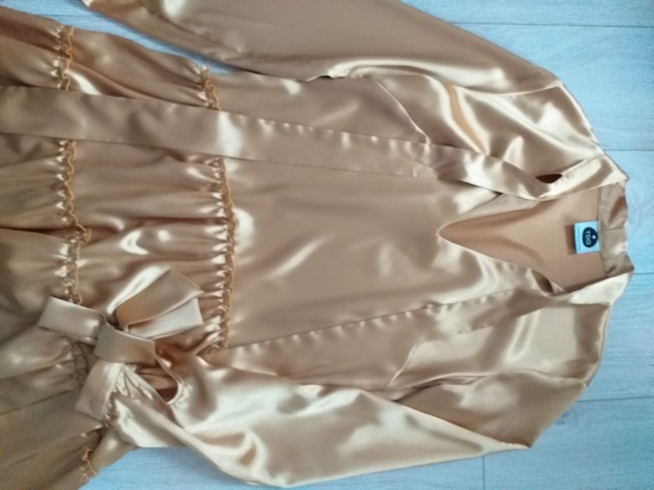 Złota satynowa sukienka na długi rękaw, rozmiar S