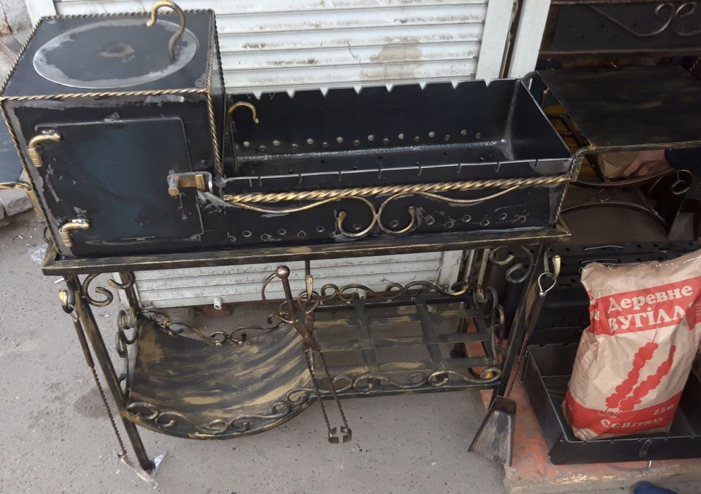 Продам мангал кованый с печкой.