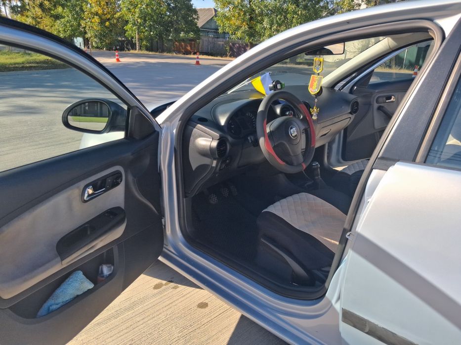 Продам SEAT IBIZA 2002 р, об'ємом 1.2