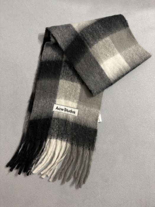 Szalik acne studios