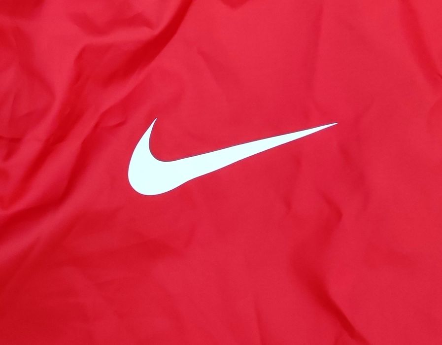 Nike męska czerwona kurtka z kapturem w rozmiarze M