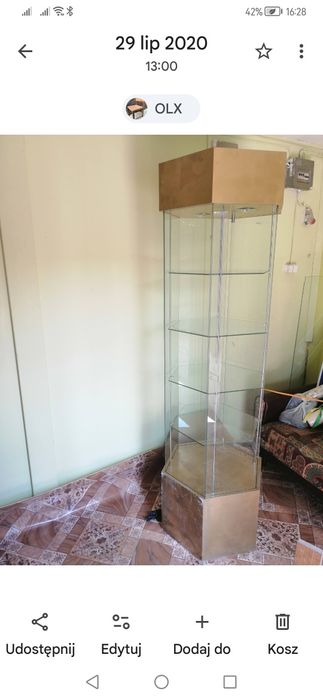 Witryna szklana z oświetleniem