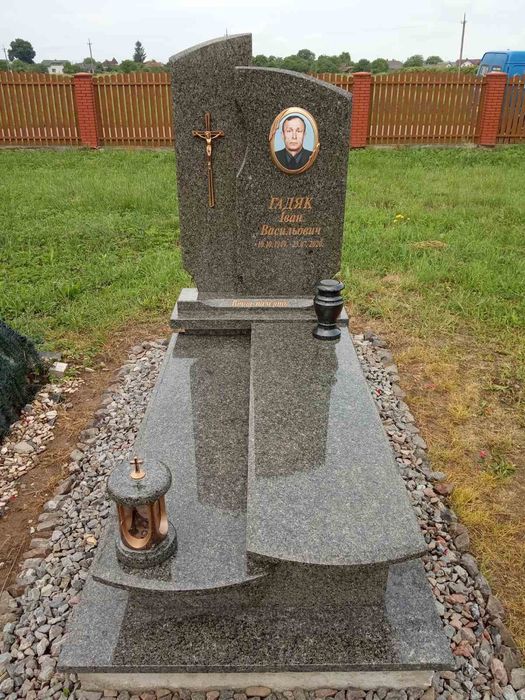 Пам'ятники з граніту
