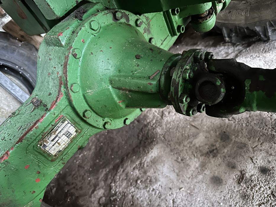 Трактор John Deere 3140