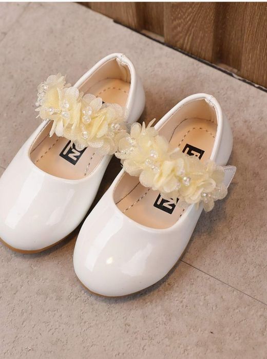 Туфельки для дівчинки