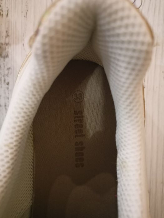 Жіночі кросівки нові