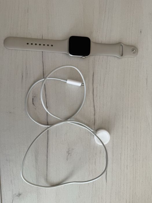 Apple Watch SE 2gen 40mm + новий ремінець в подарунок