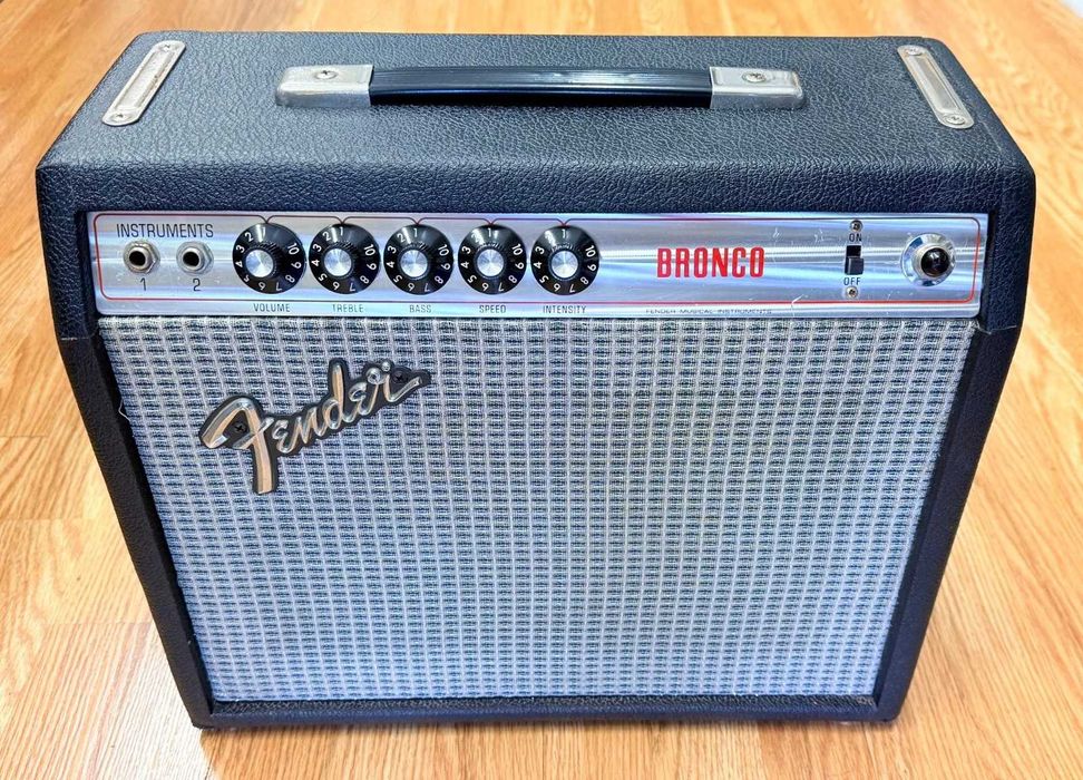 Amplificador de guitarra a válvulas Fender Bronco de 1974