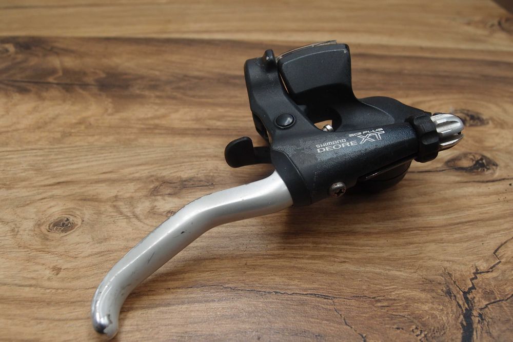 prawa klamkomanetka Shimano Deore XT ST-M737 8 rzędów