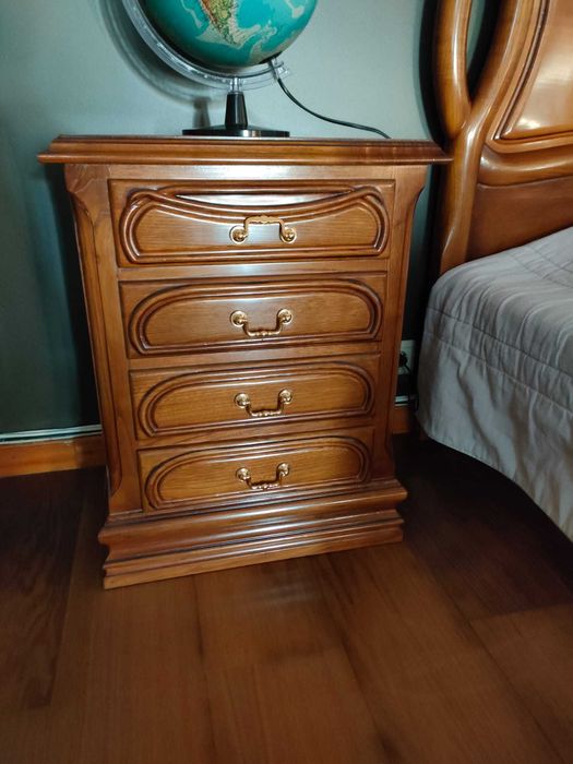 Mobília Quarto-1 Cama Casal+1 Cómoda+ 2 Mesas de Cabeceira + 1 Cadeira