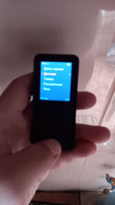 Продам mp3 плеер Iriver E30 на 2 гб.памяти,косметика-на фото,технически-полностью рабочий.
