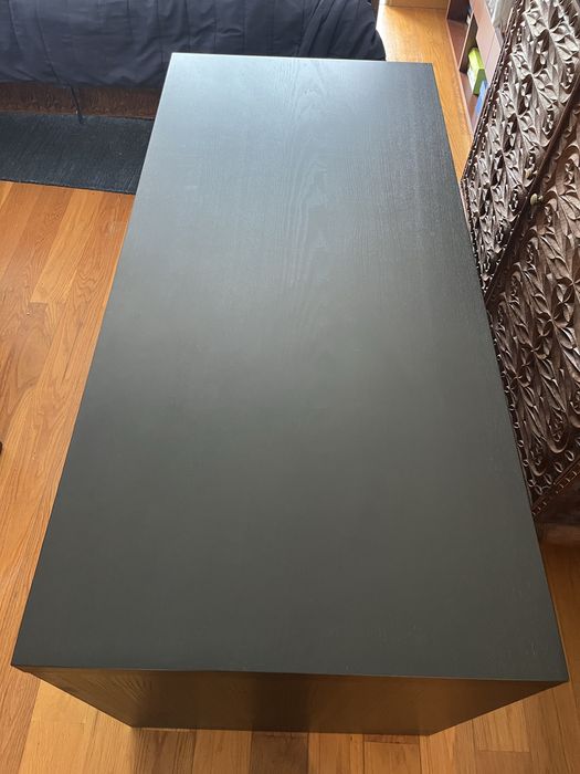 Secretária nova com gaveta e prateleiras