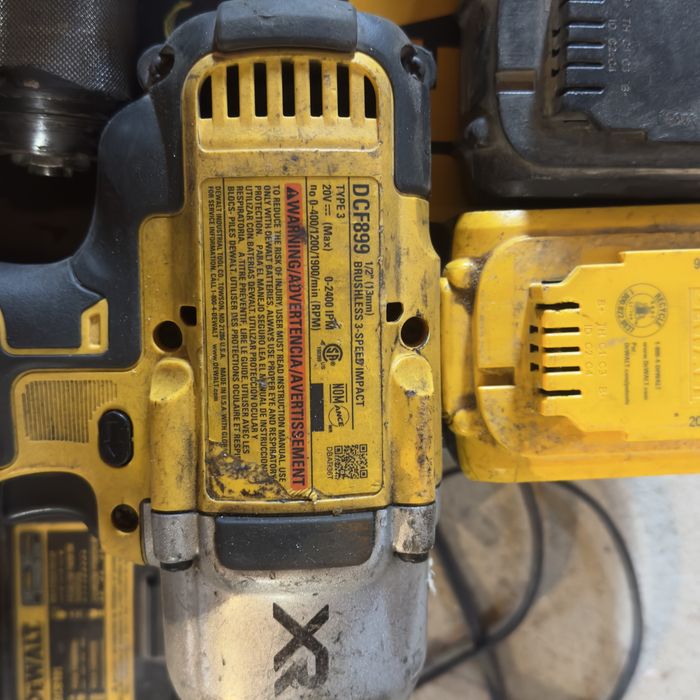 DEWALT  акумуляторний інструмент
