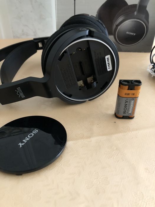 Headphones Sony Wireless Phones com carregador e baterias incluido
