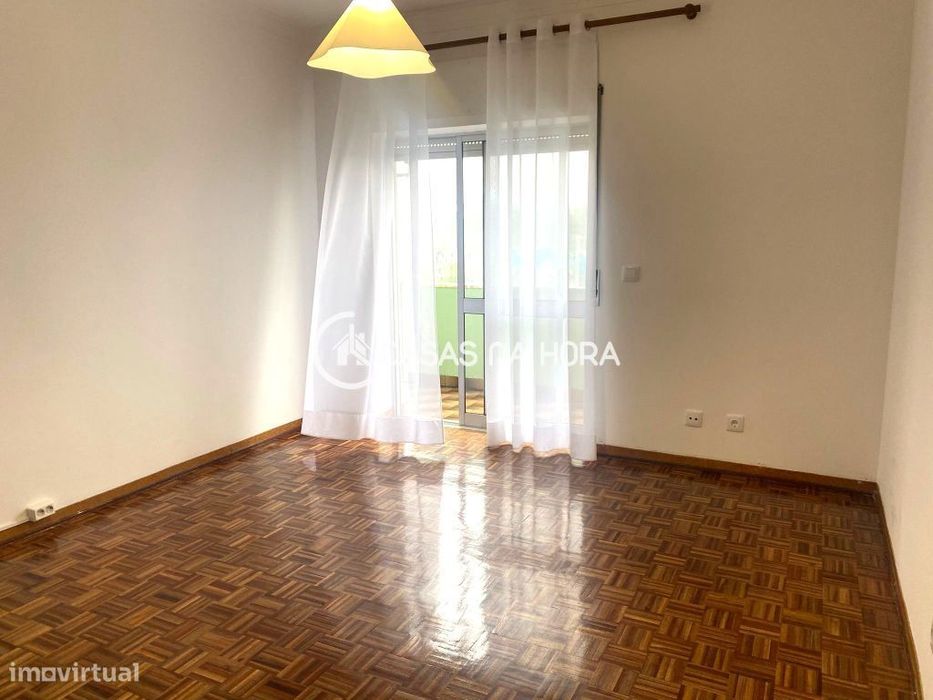 Apartamento T2 Mobilado na Charneca Caparica