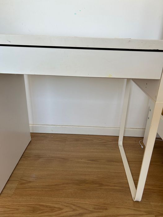 Secretária branca IKEA