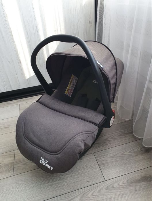 Продам автокрісло( автолюлька) 0+