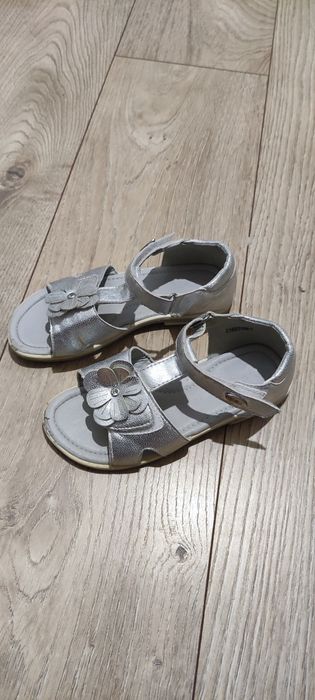 Sandały srebrne zapinane na rzep rozmiar 30