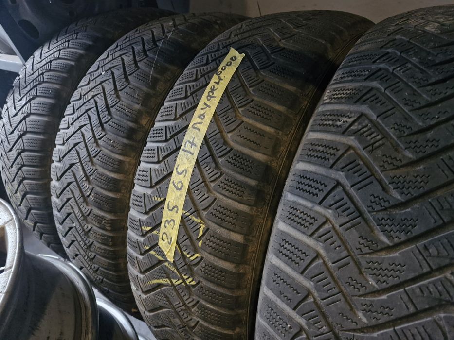 Шина 235 65 17 лауфен.