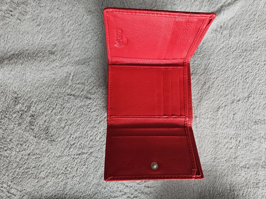Czerwony, mały portfel
