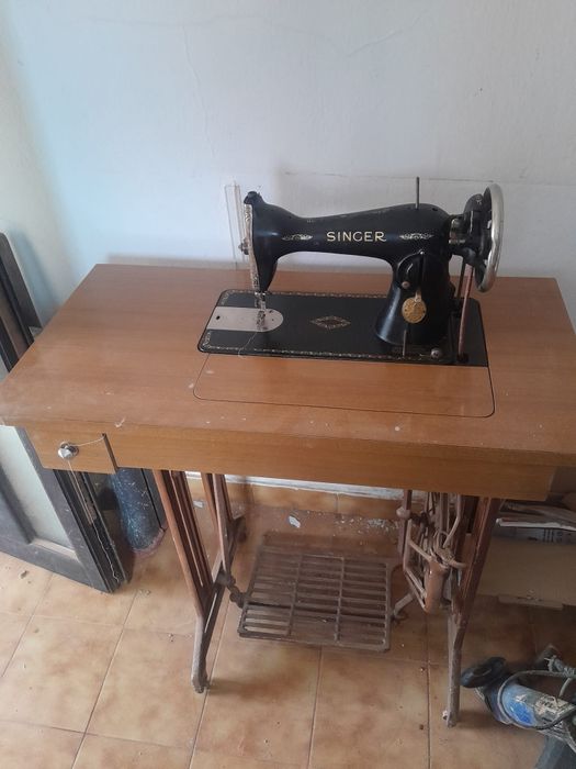 Máquina de costura antiga marca Singer
