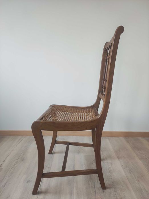 Conjunto de mesa (diâmetro 1.10m) com cadeiras em palhinha