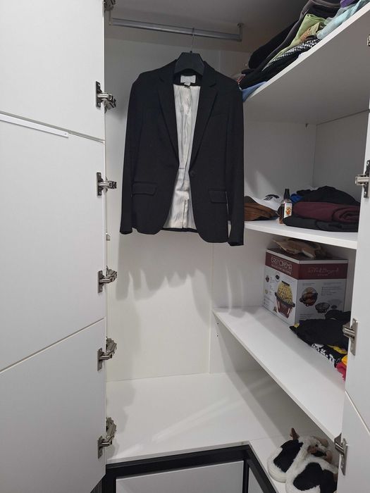 Szafa narożna z podestem Vox czano-biała