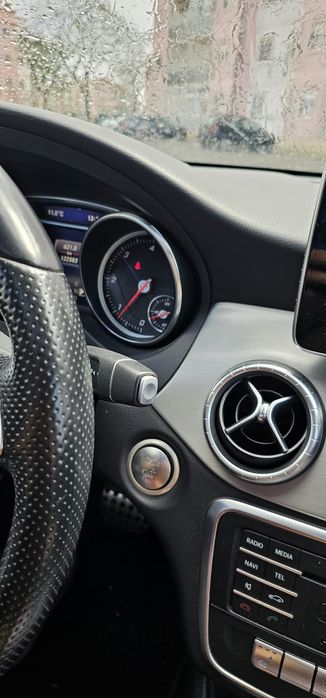 Mercedes-Benz  CLA Shooting Break 200 AMG LINE