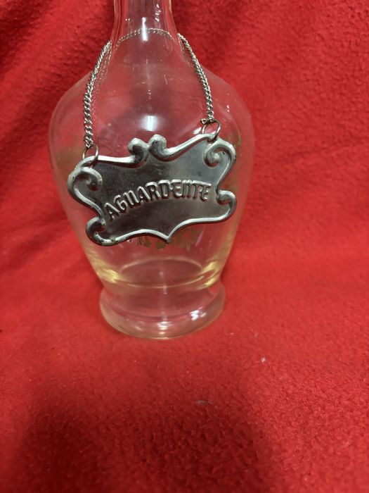 Placa para pendurar nad garrafas