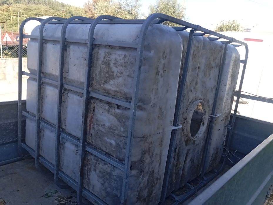 Depósito 1000 litros roto