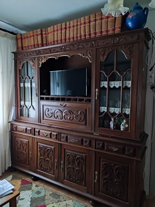 Móvel de sala em madeira maciça