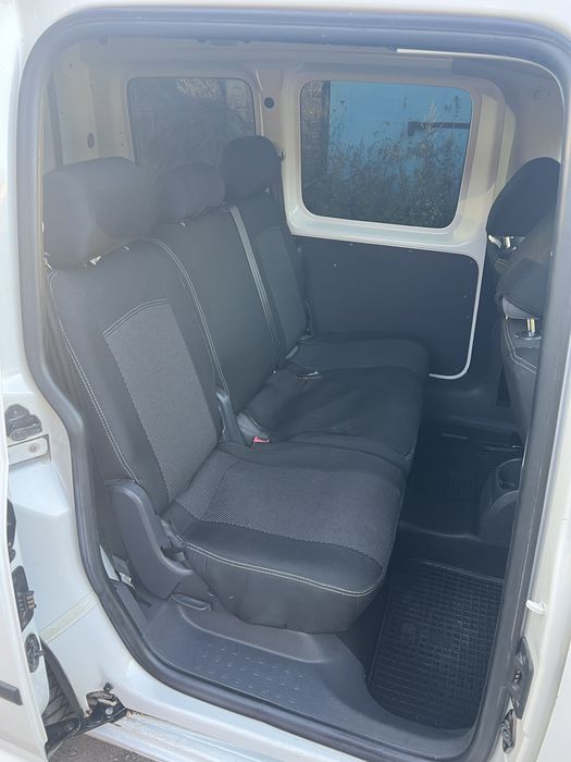 Volkswagen Caddy 2011 • 1.6 TDI • дизель