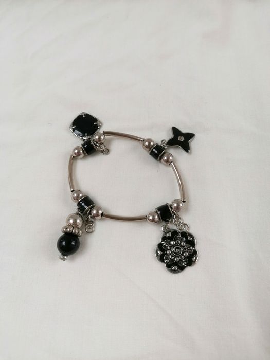 Pulseira Prateada com Pendentes