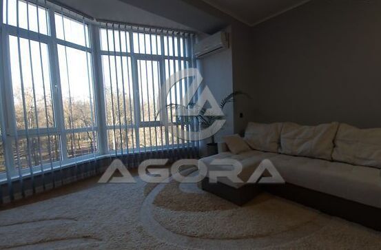 Квартира трикімнатна з краєвидом на парк Шевченка