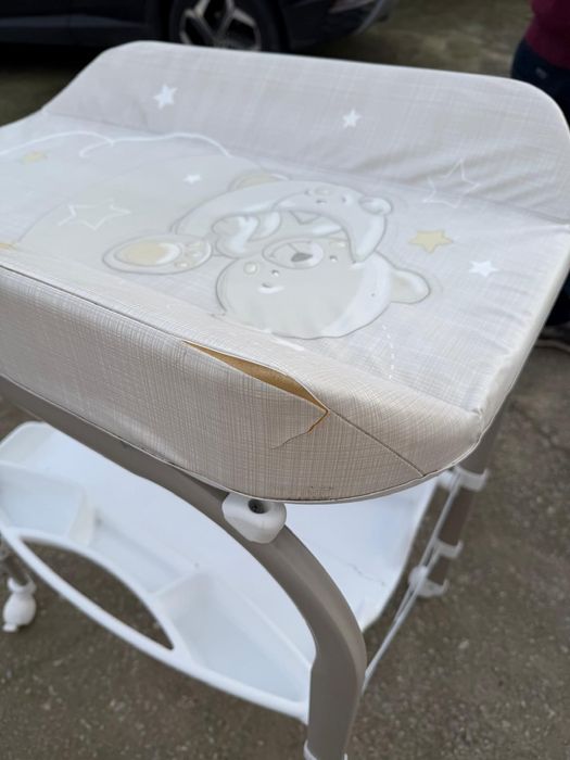 Muda fraldas com banheira