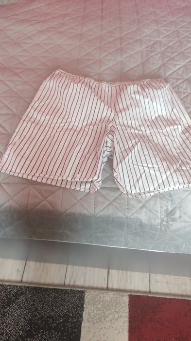 Damskie krótkie spodenki w paseczki