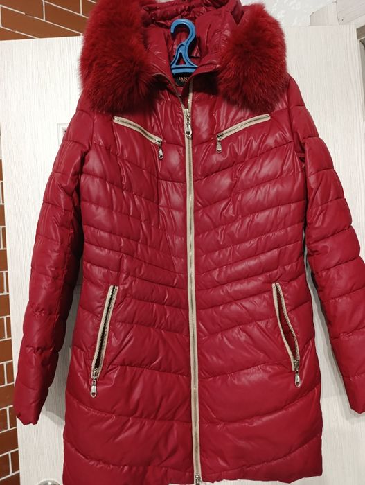 Жіночий пуховик натуральний