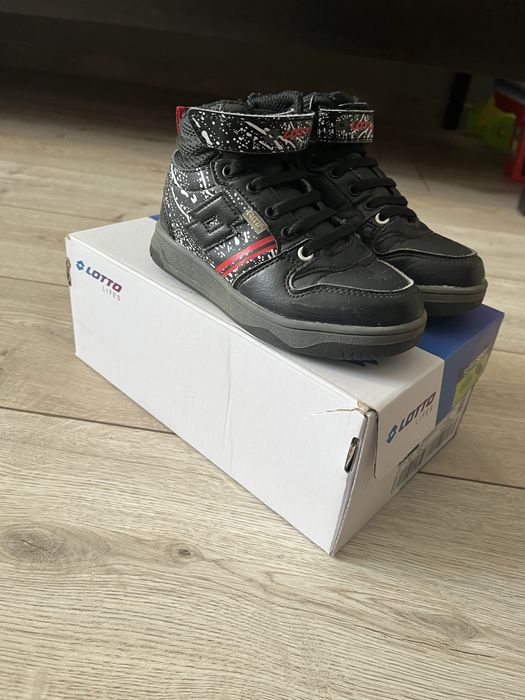 Дитячі ботінки фірми Lotto